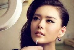 最新爆料女星是谁图片高清,最新爆料女星高清图片曝光，身份成谜引热议